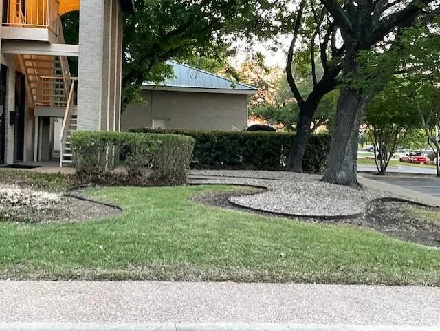 Photo 2 of 10816 CROWN COLONY DR