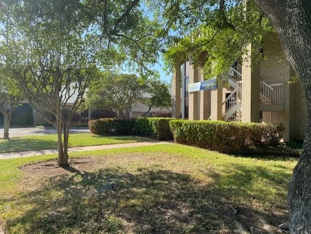 Photo 4 of 10816 CROWN COLONY DR