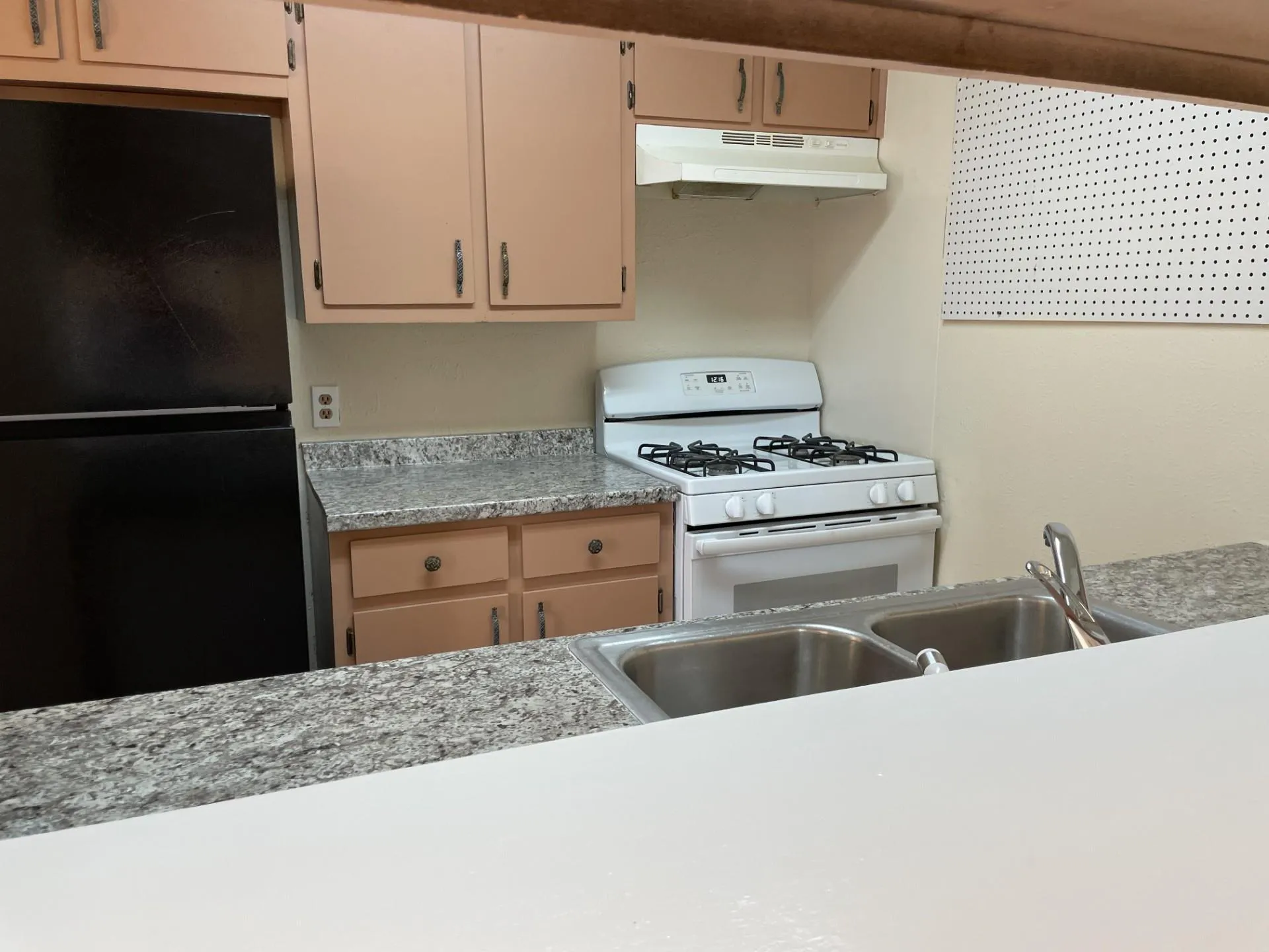 Photo 5 of 809 PLUMPTON DR