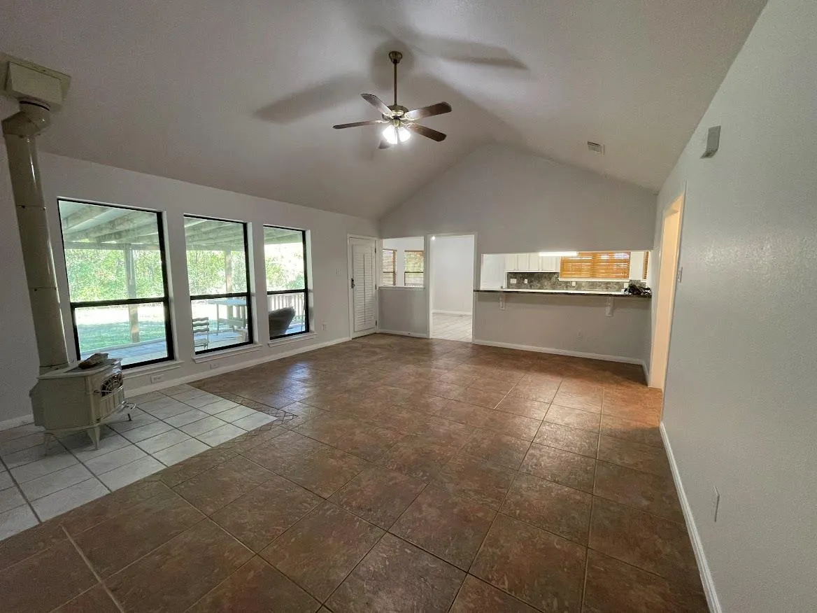 Photo 4 of 5001 BLUE BLUFF RD