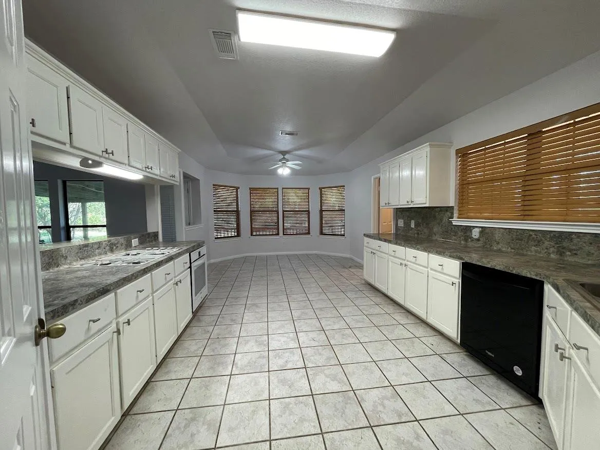 Photo 5 of 5001 BLUE BLUFF RD