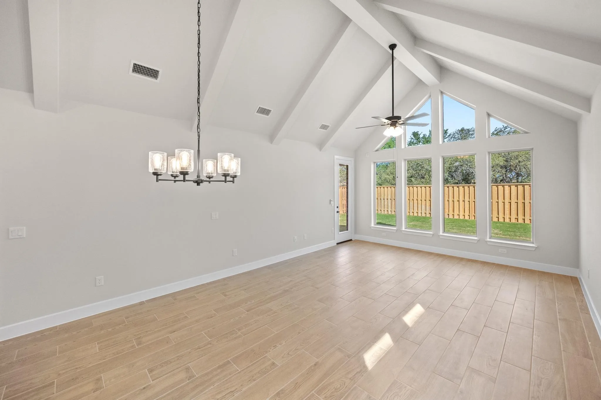 Photo 5 of 601 BUCKAROO DR