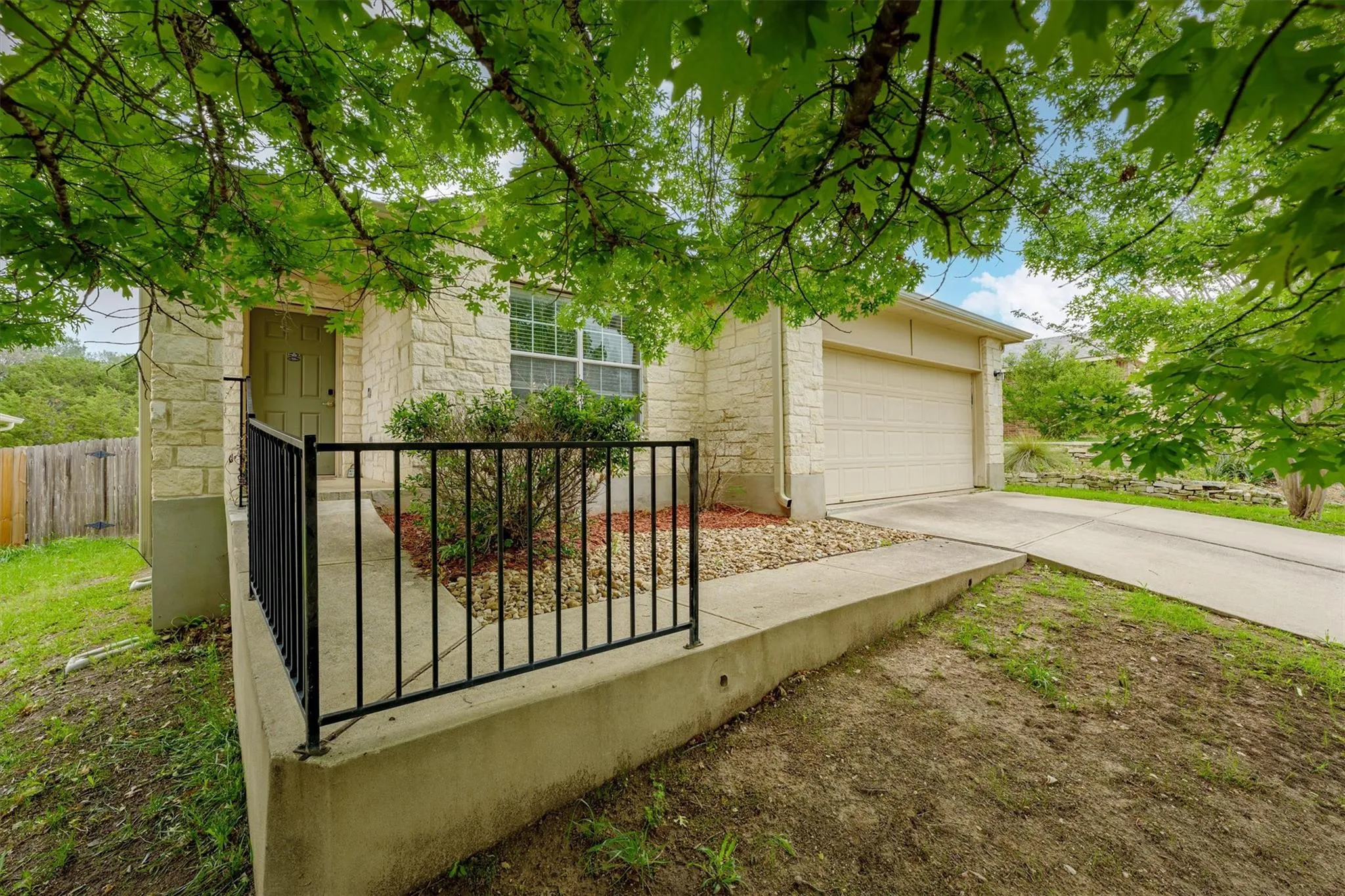 Photo 3 of 8912 CHINA ROSE DR