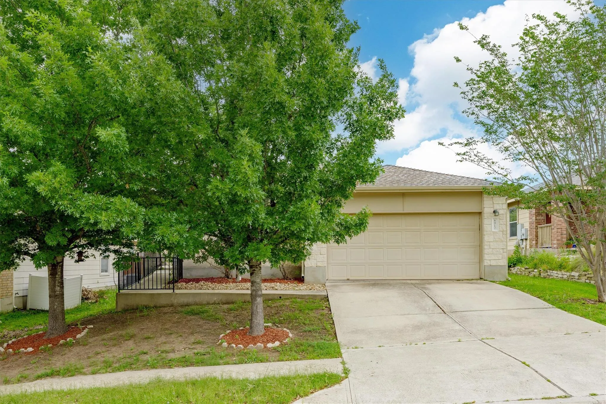 Photo 2 of 8912 CHINA ROSE DR