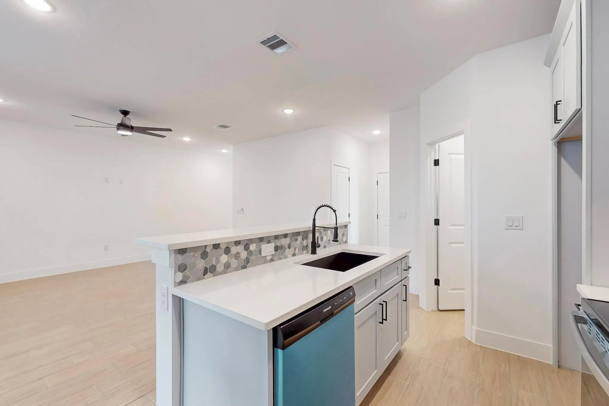 Photo 5 of 138 ONINI CT