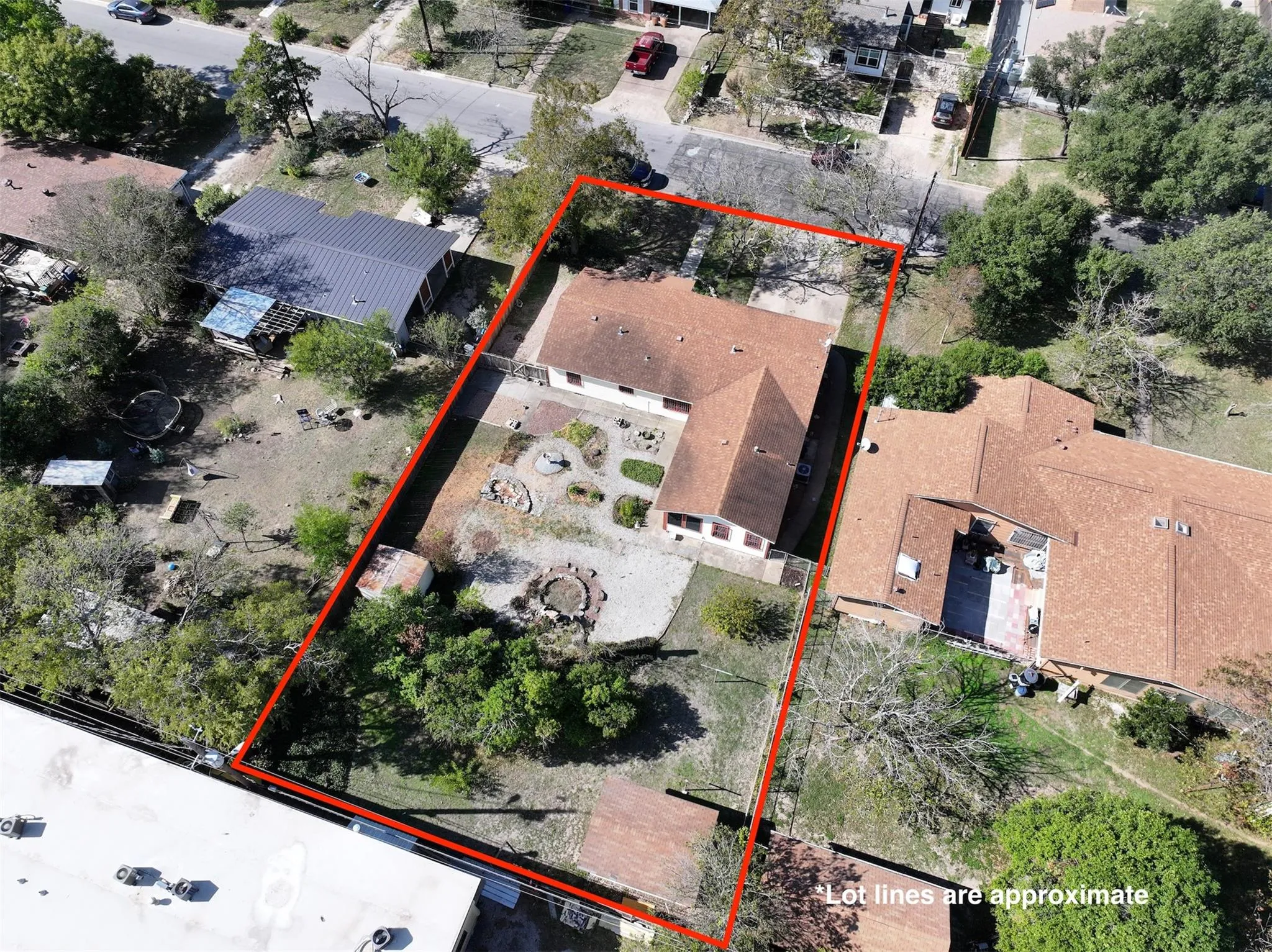 Photo 2 of 7913 TISDALE DR