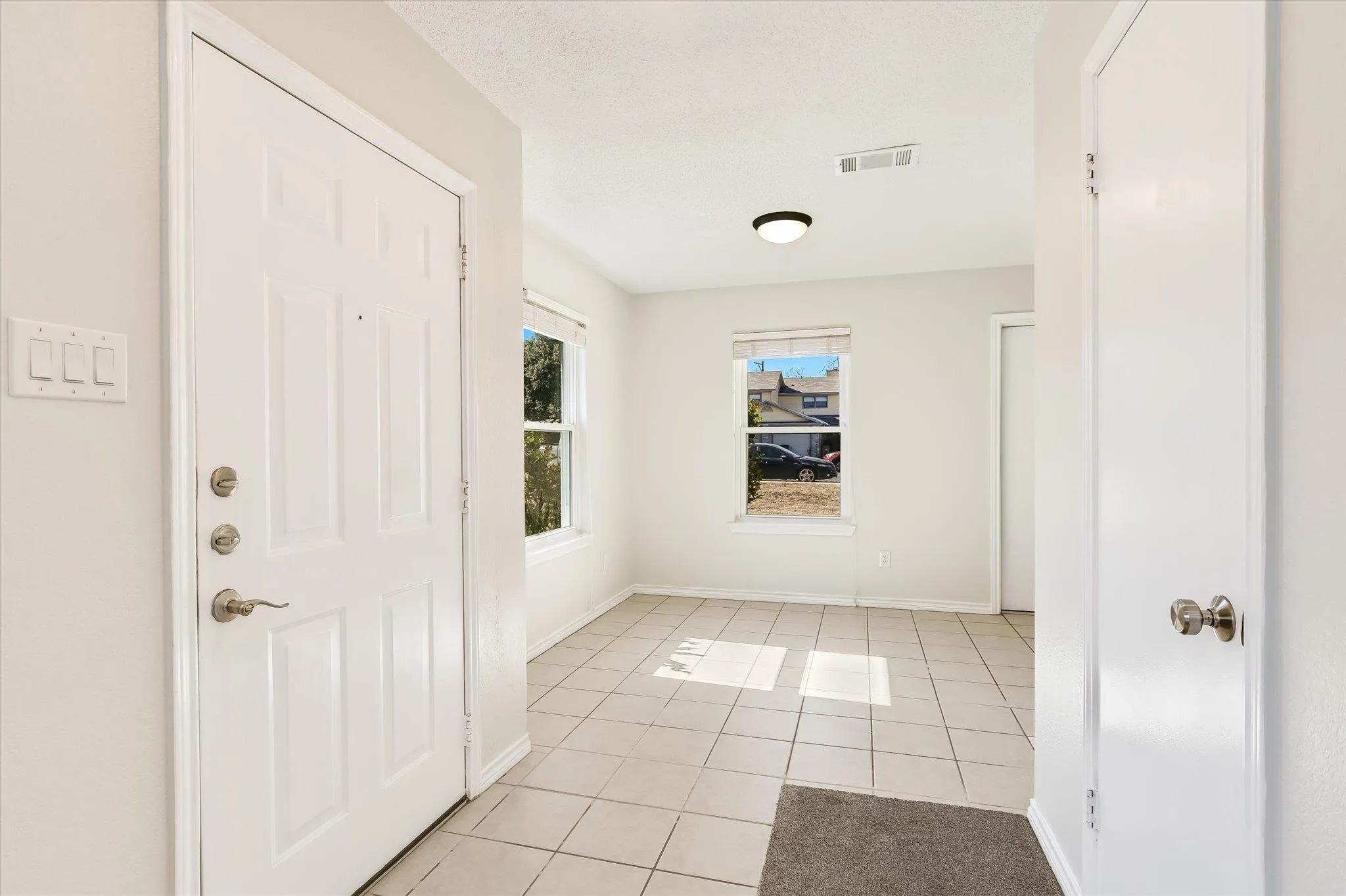 Photo 3 of 13401 SADDLEBROOK TRL