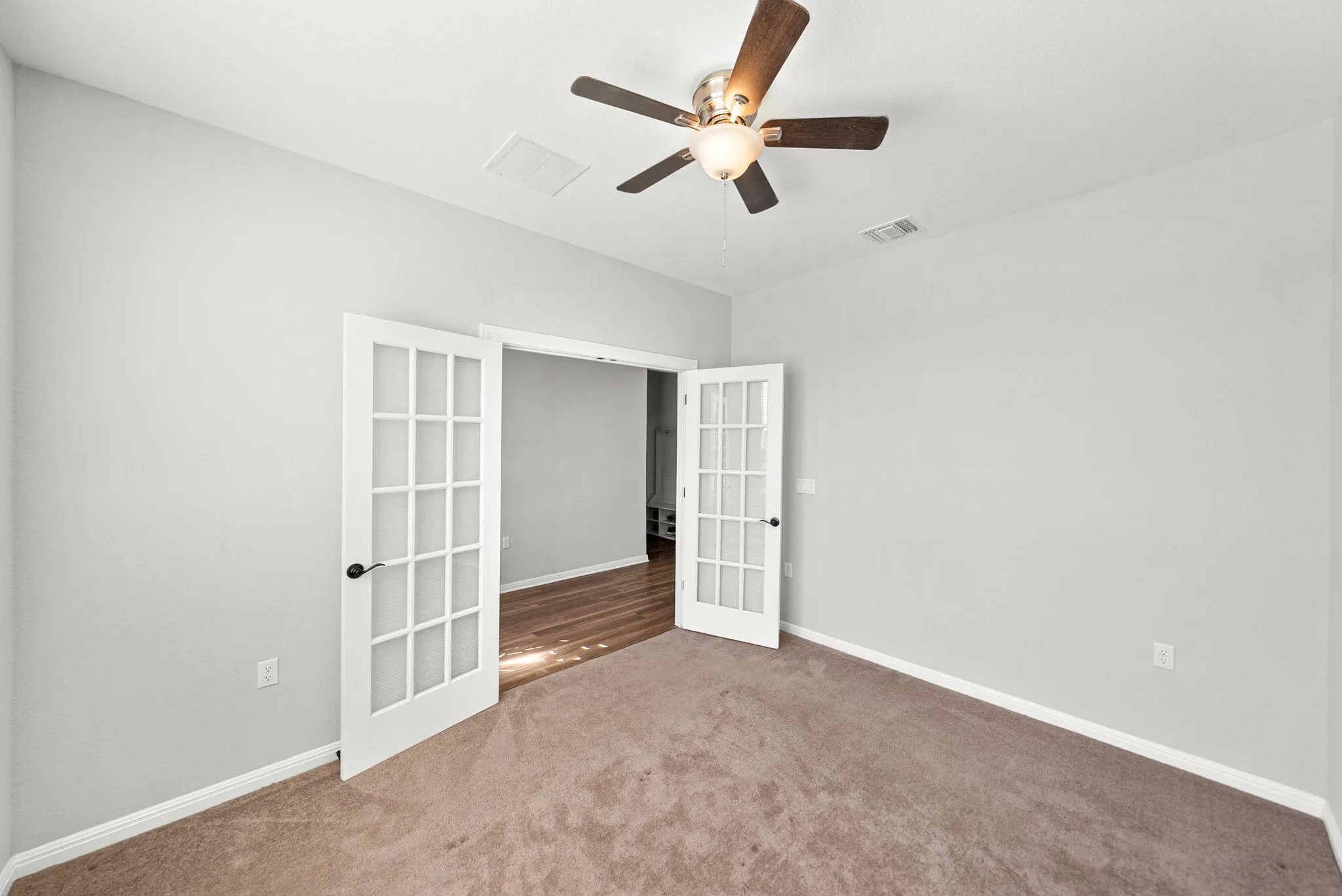 Photo 5 of 642 MARTINGALE ST