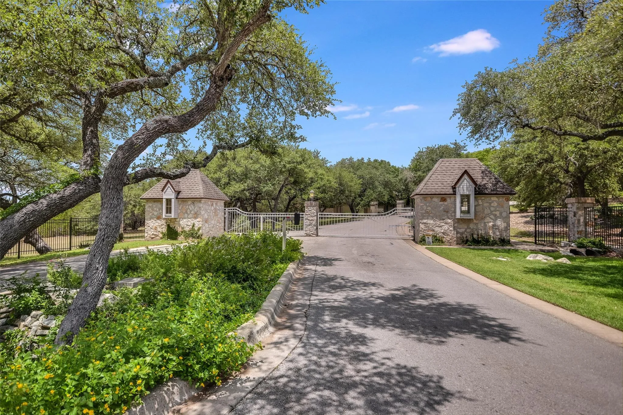 Photo of 8611 YOUNG LN, Austin, TX, 78737