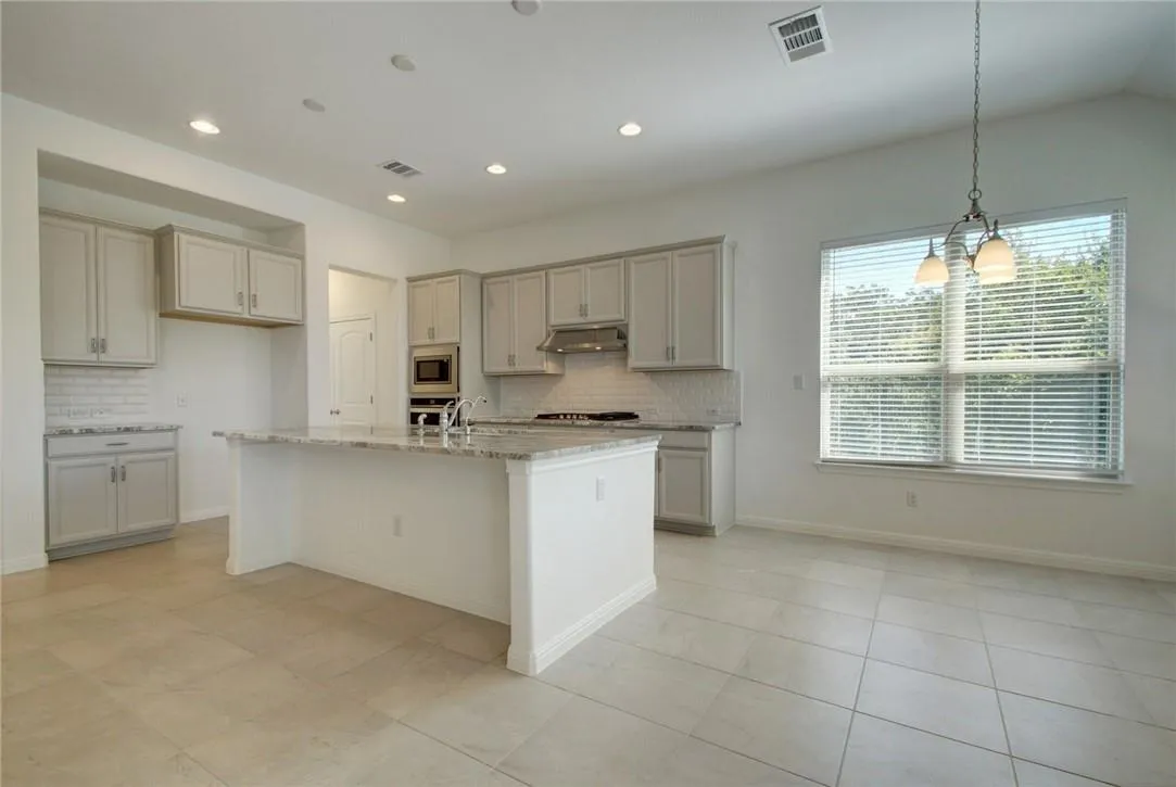 Photo 4 of 113 MEADOW WOOD CV