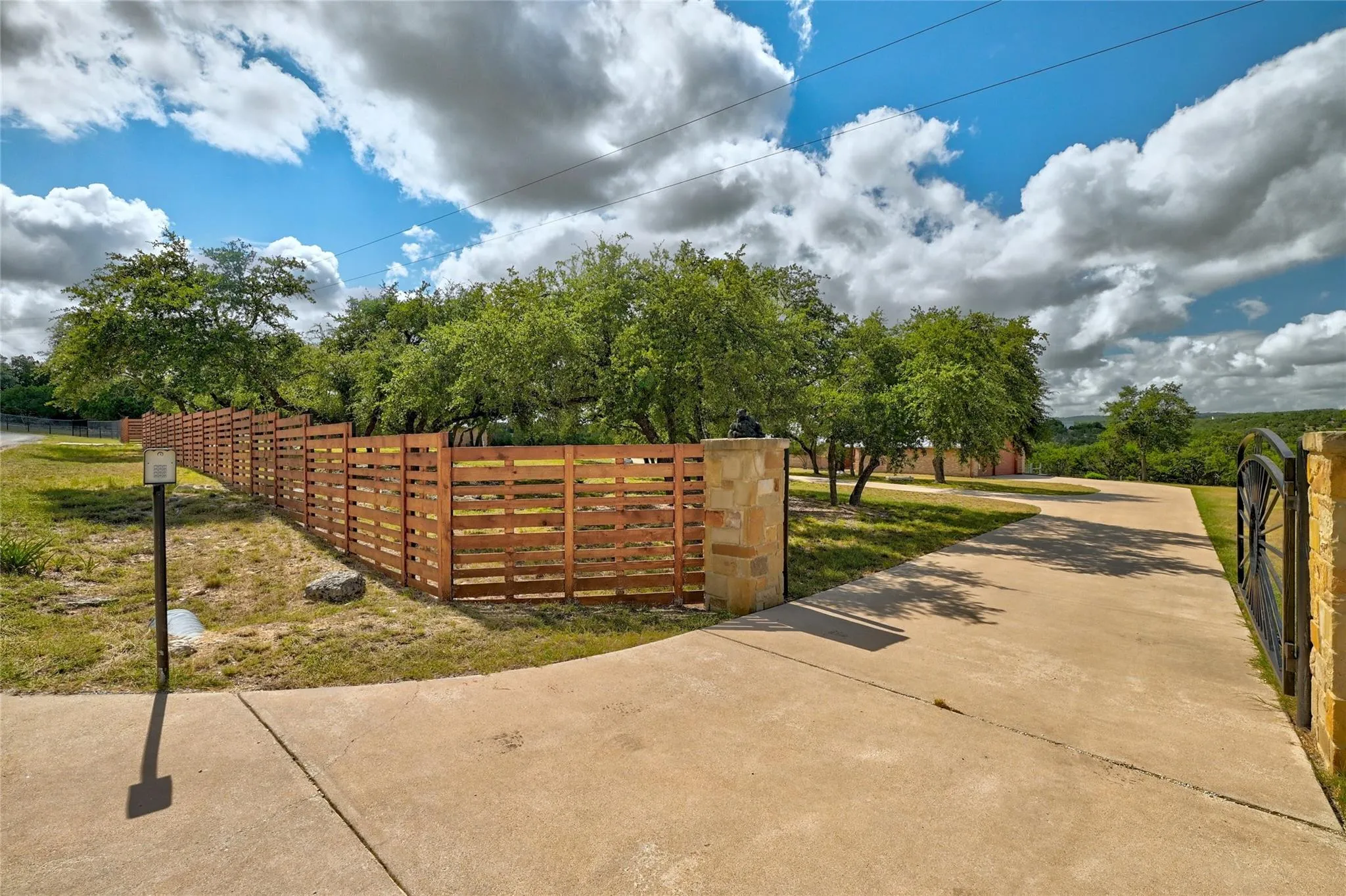 Photo 3 of 300 SYCAMORE VALLEY RD