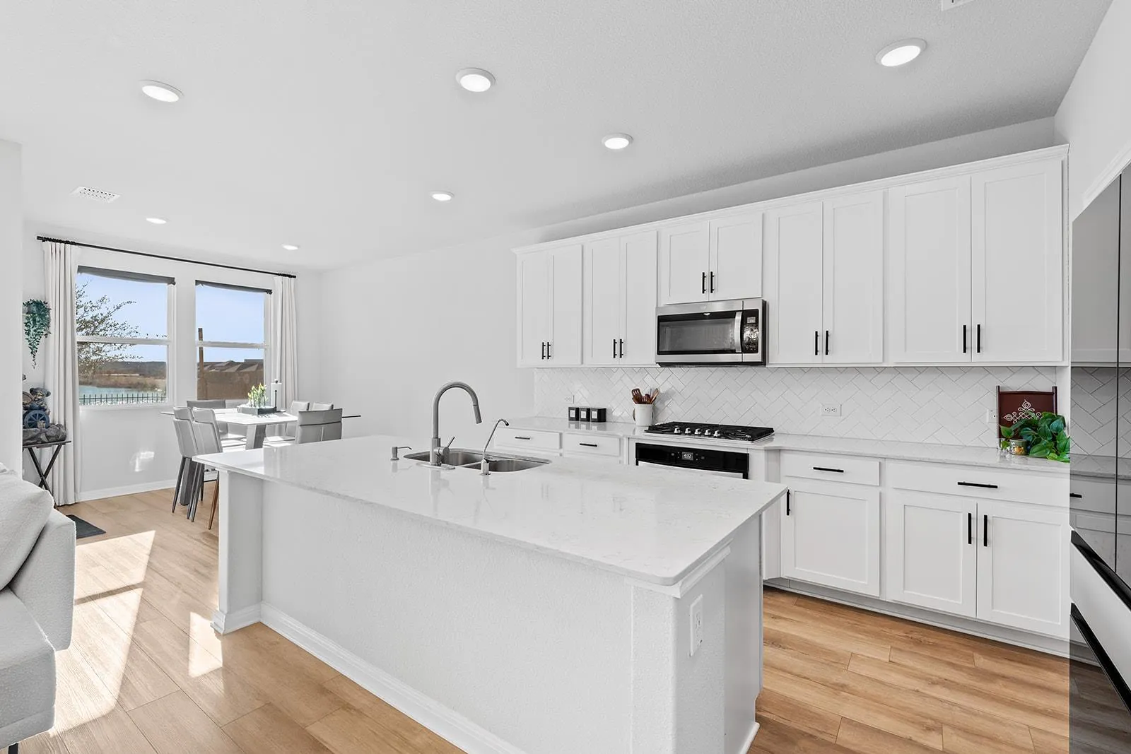 Photo 5 of 13117 LAPOYNOR ST
