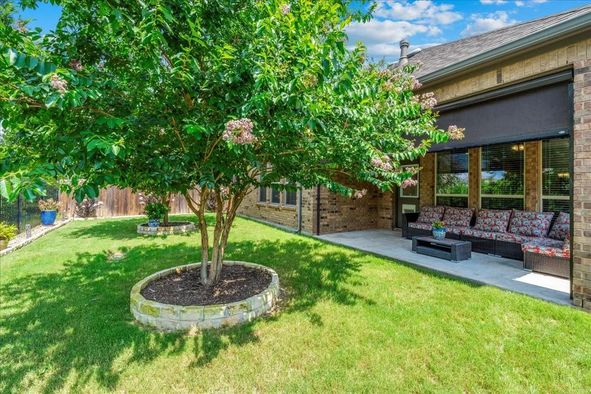 Photo 3 of 416 MISTFLOWER SPRINGS DR