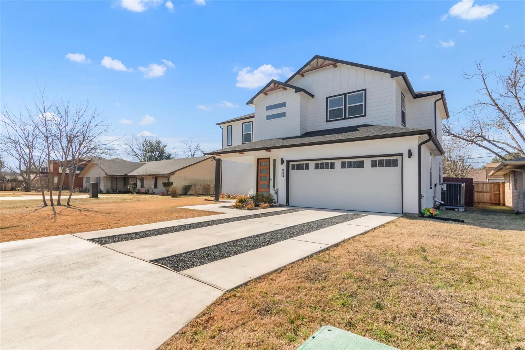 Photo 2 of 2307 LATHAN LN