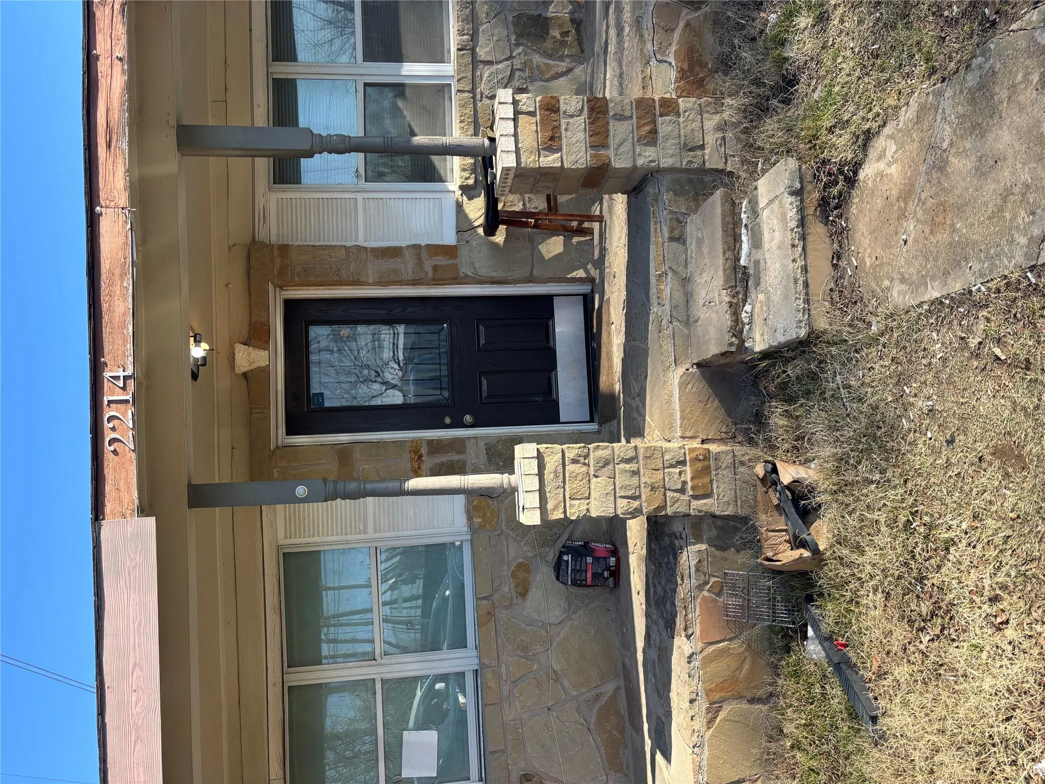 Photo 3 of 2214 GARDENIA DR