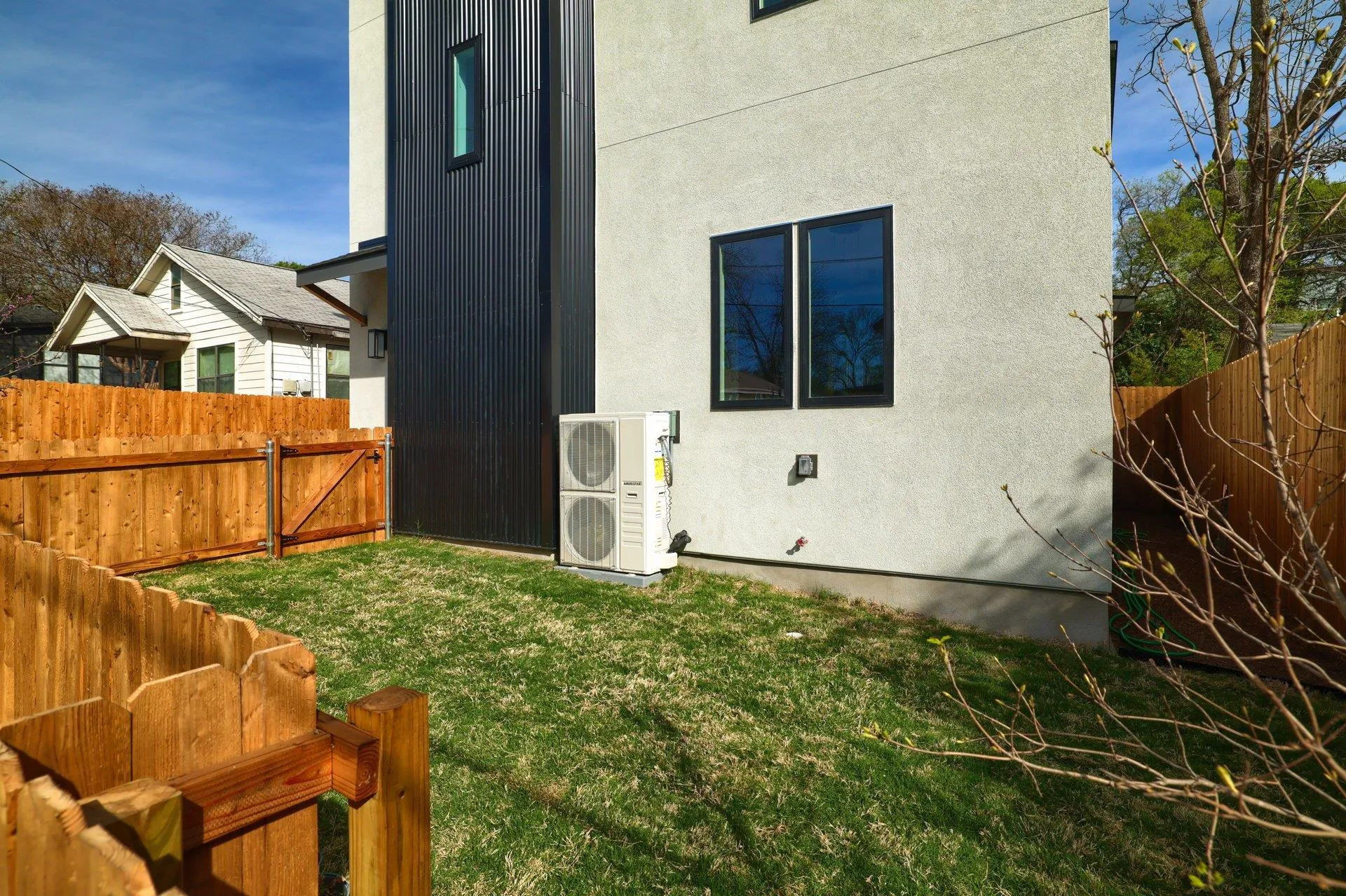 Photo 3 of 2818 E 22ND ST #1