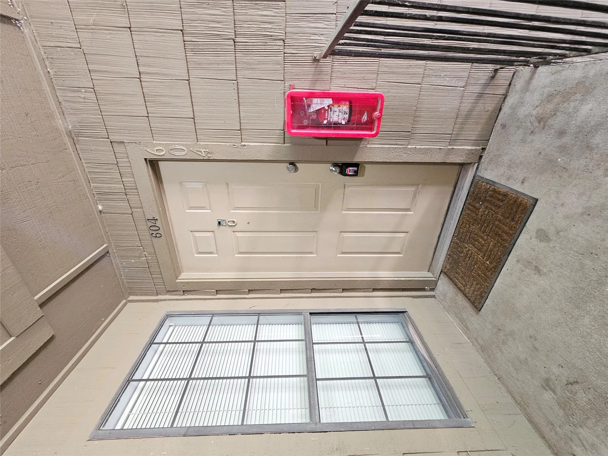 Photo 2 of 1202 THORPE LN #604