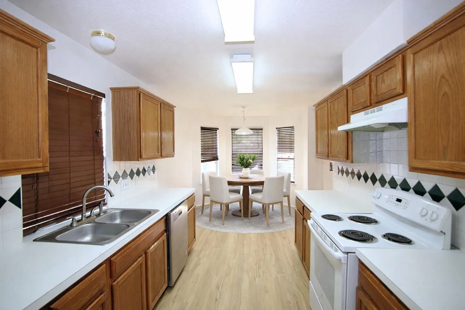 Photo 5 of 1910 BALSAM WAY