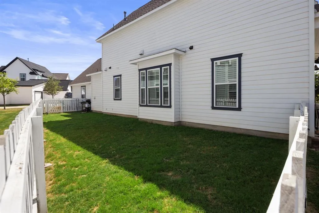 Photo 3 of 1066 TWAIN ST