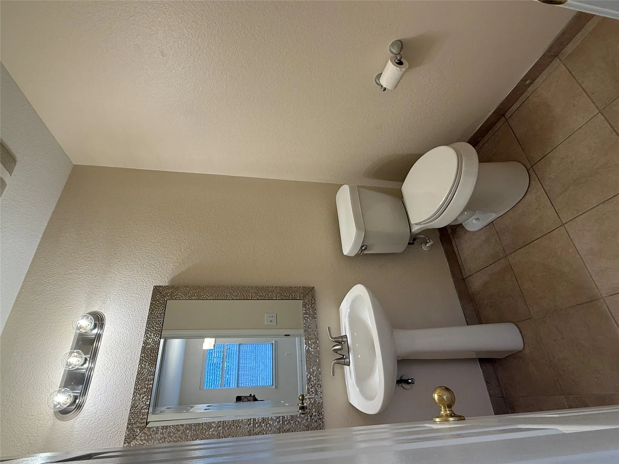 Photo 4 of 1444 KENNEYS WAY
