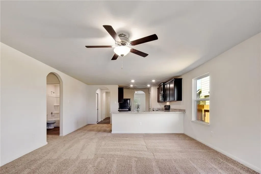 Photo of 140 ALLINGTON CIR, Jarrell, TX, 76537