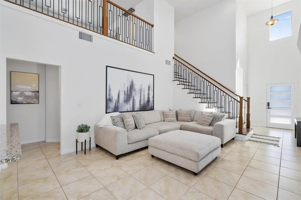 Photo 5 of 10308 HATTON LN