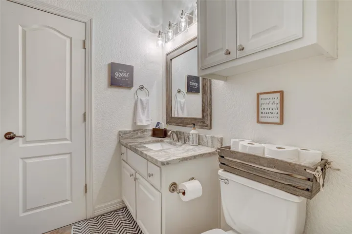 Upstairs full bathroom #2