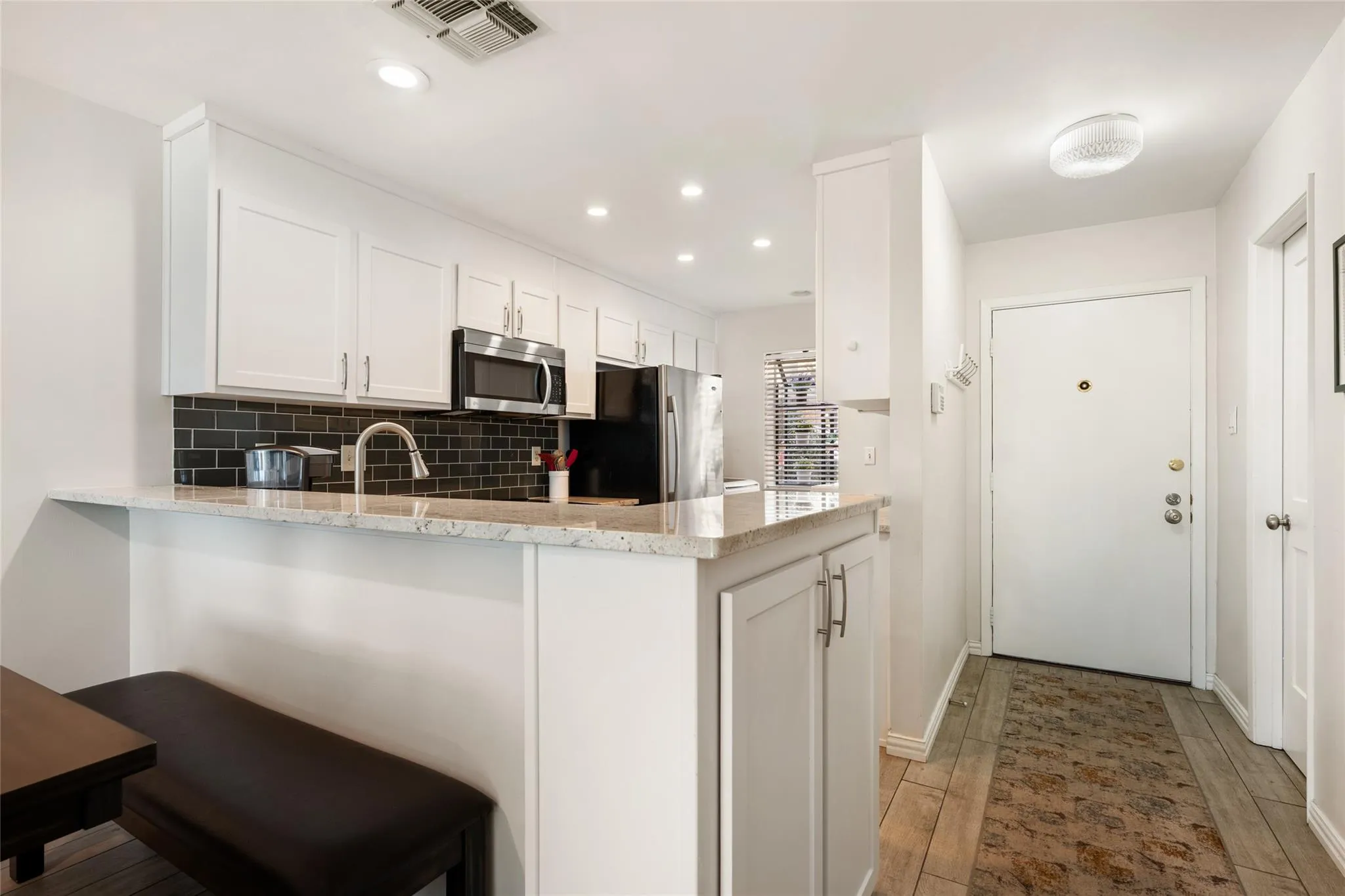 Photo 4 of 7122 WOOD HOLLOW DR #47