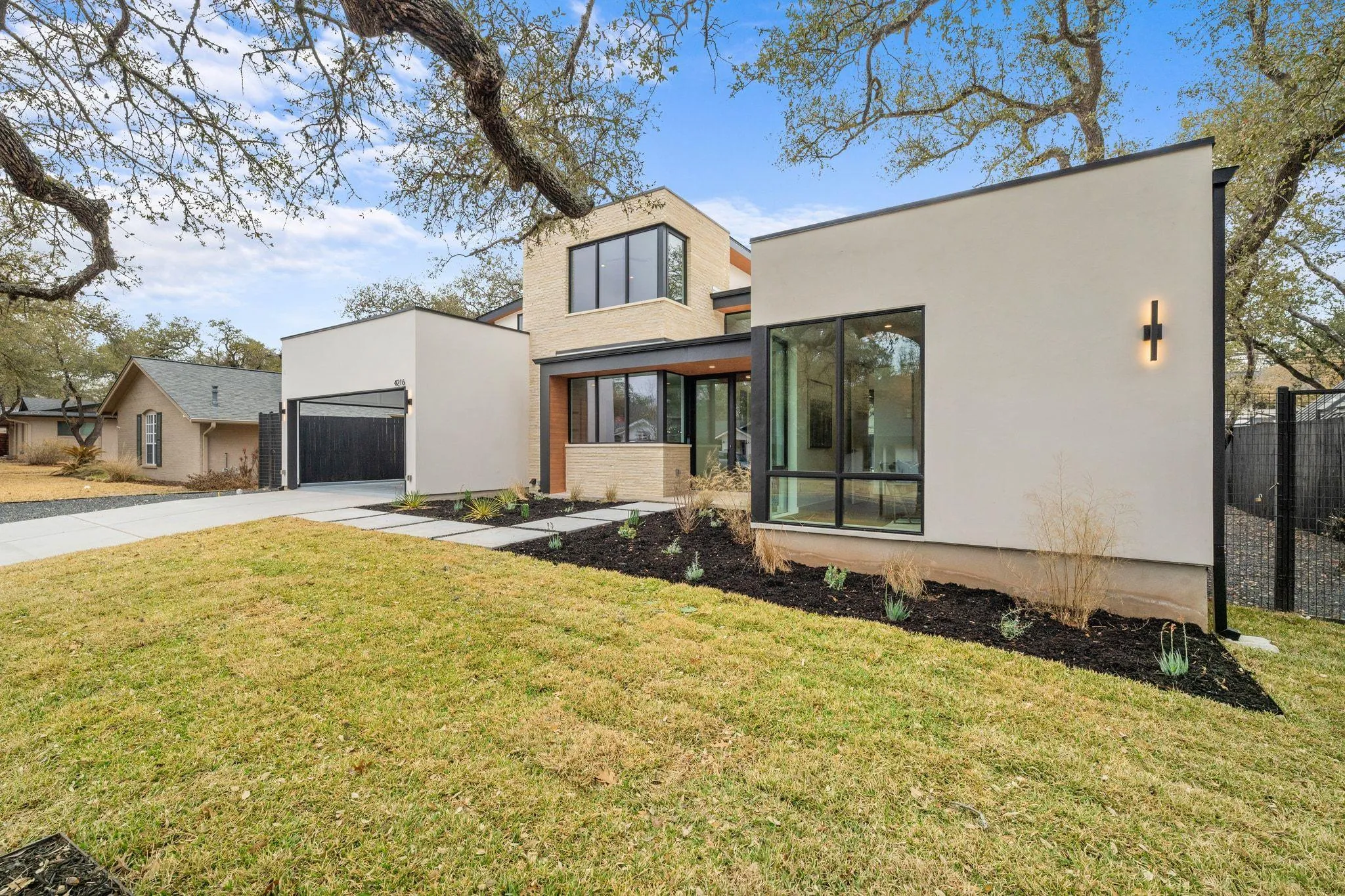 Photo of 4216 DEEPWOODS DR, Austin, 78731