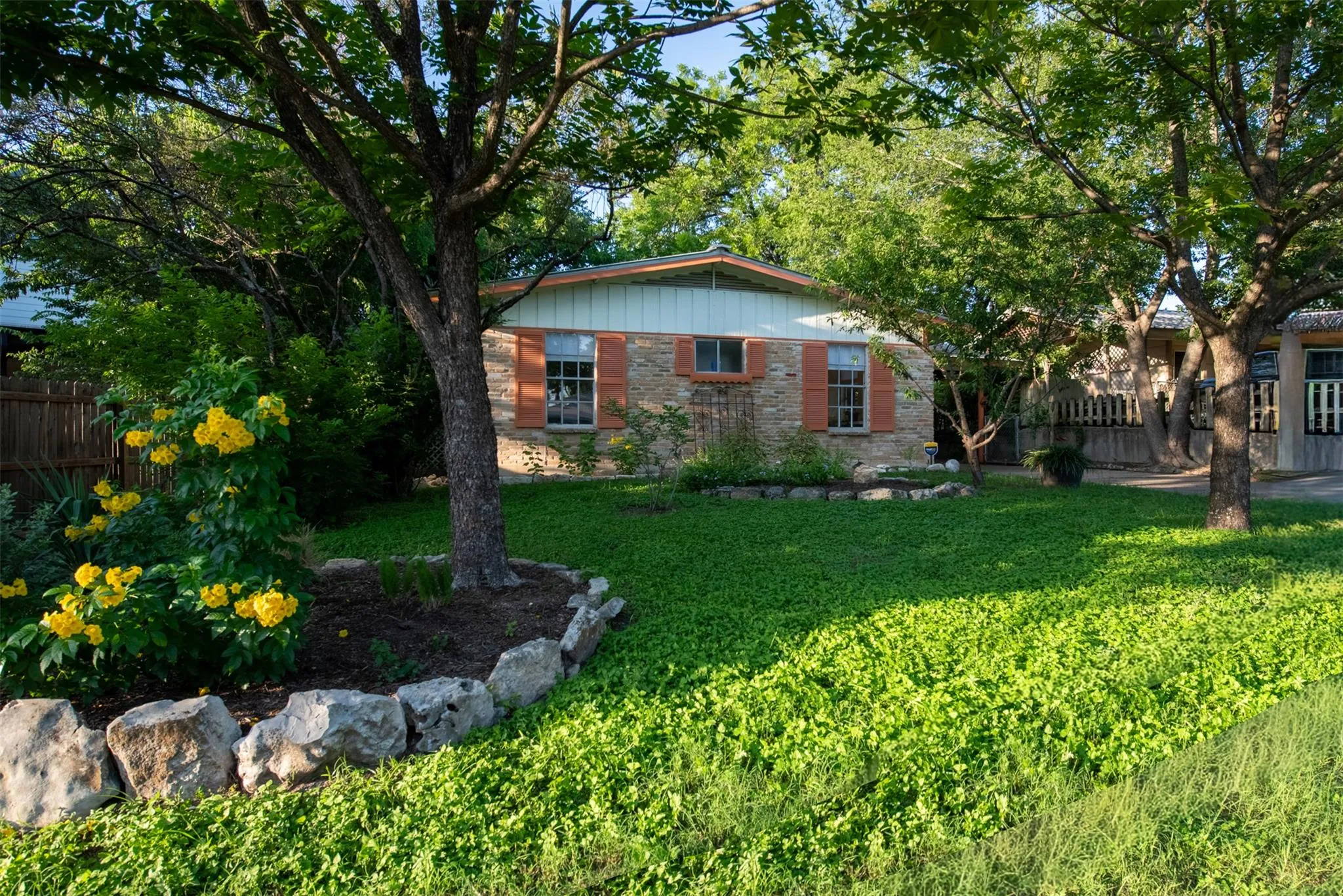 Photo 4 of 204 LA VISTA ST