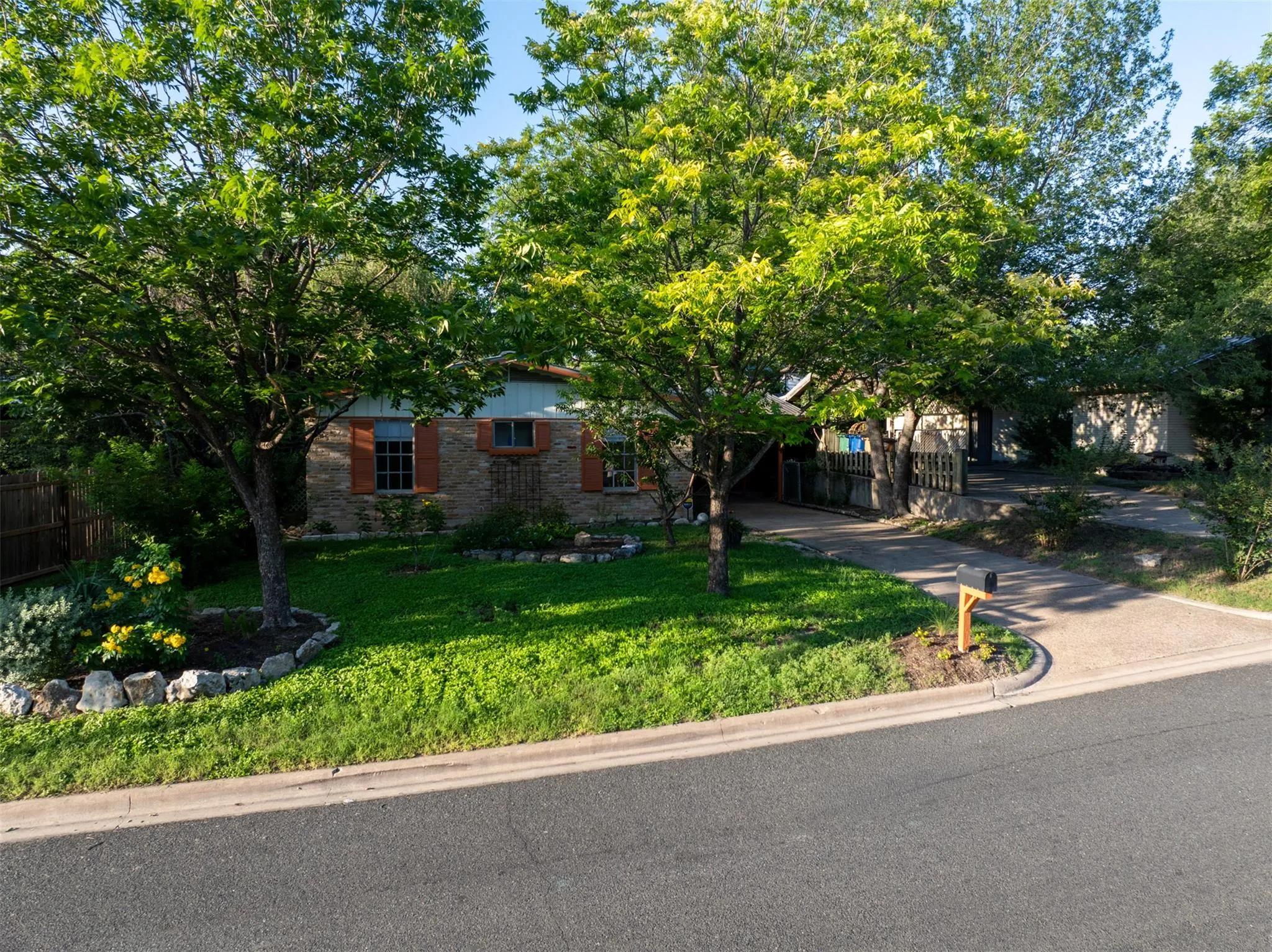 Photo 5 of 204 LA VISTA ST