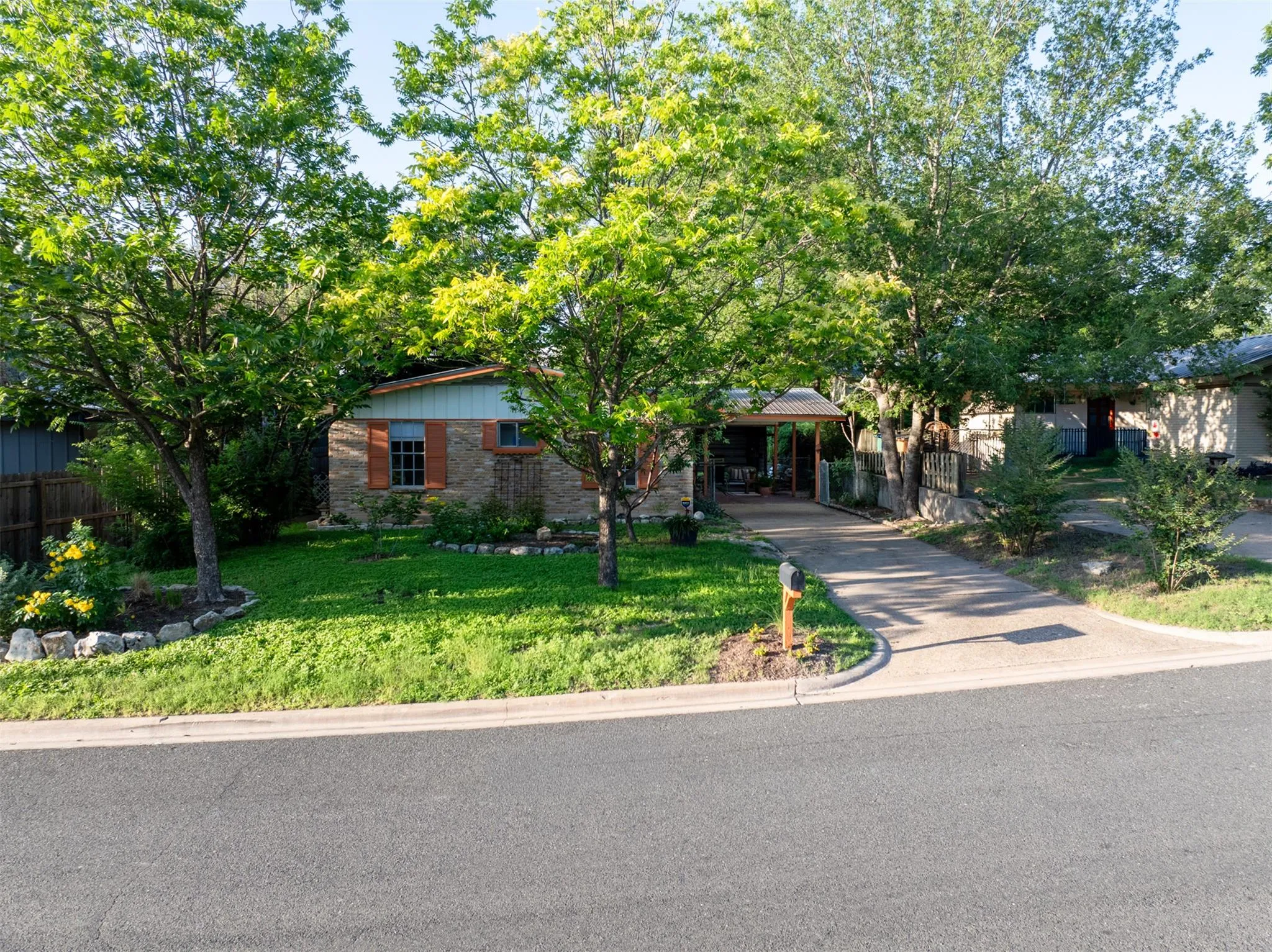 Photo of 204 LA VISTA ST, Austin, 78704