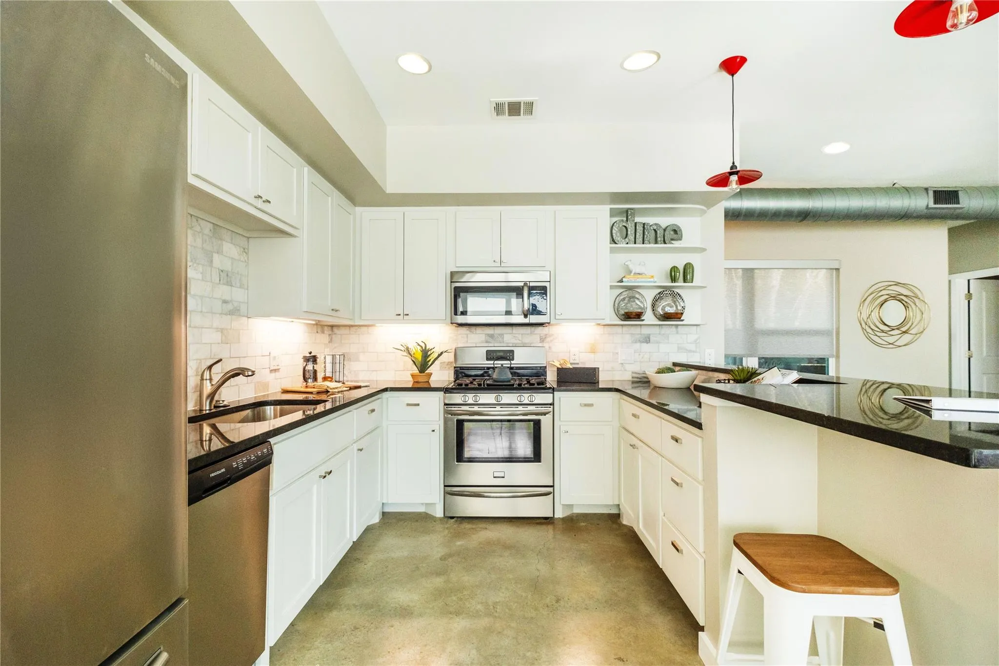 Photo 5 of 7601 BETHUNE AVE #B