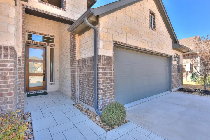 Property entrance on a cul-de-sac
