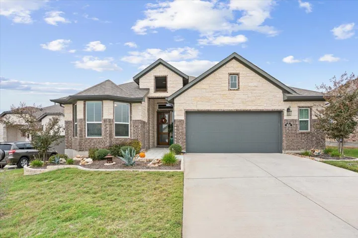 Front of home in a cul-de-sac
