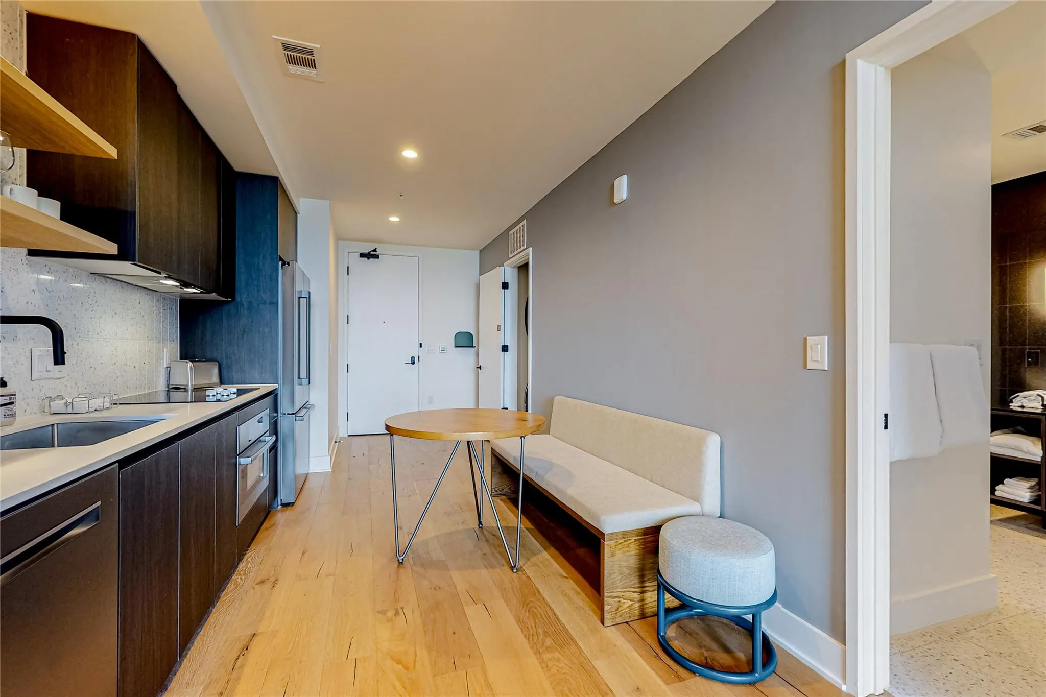 Photo 4 of 48 EAST AVE #3005