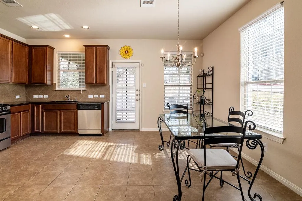 Photo 5 of 3101 DAVIS LN #8402