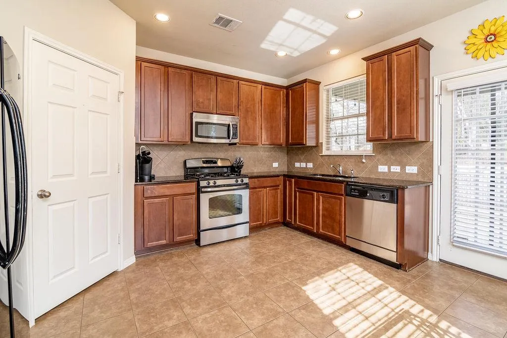 Photo 4 of 3101 DAVIS LN #8402