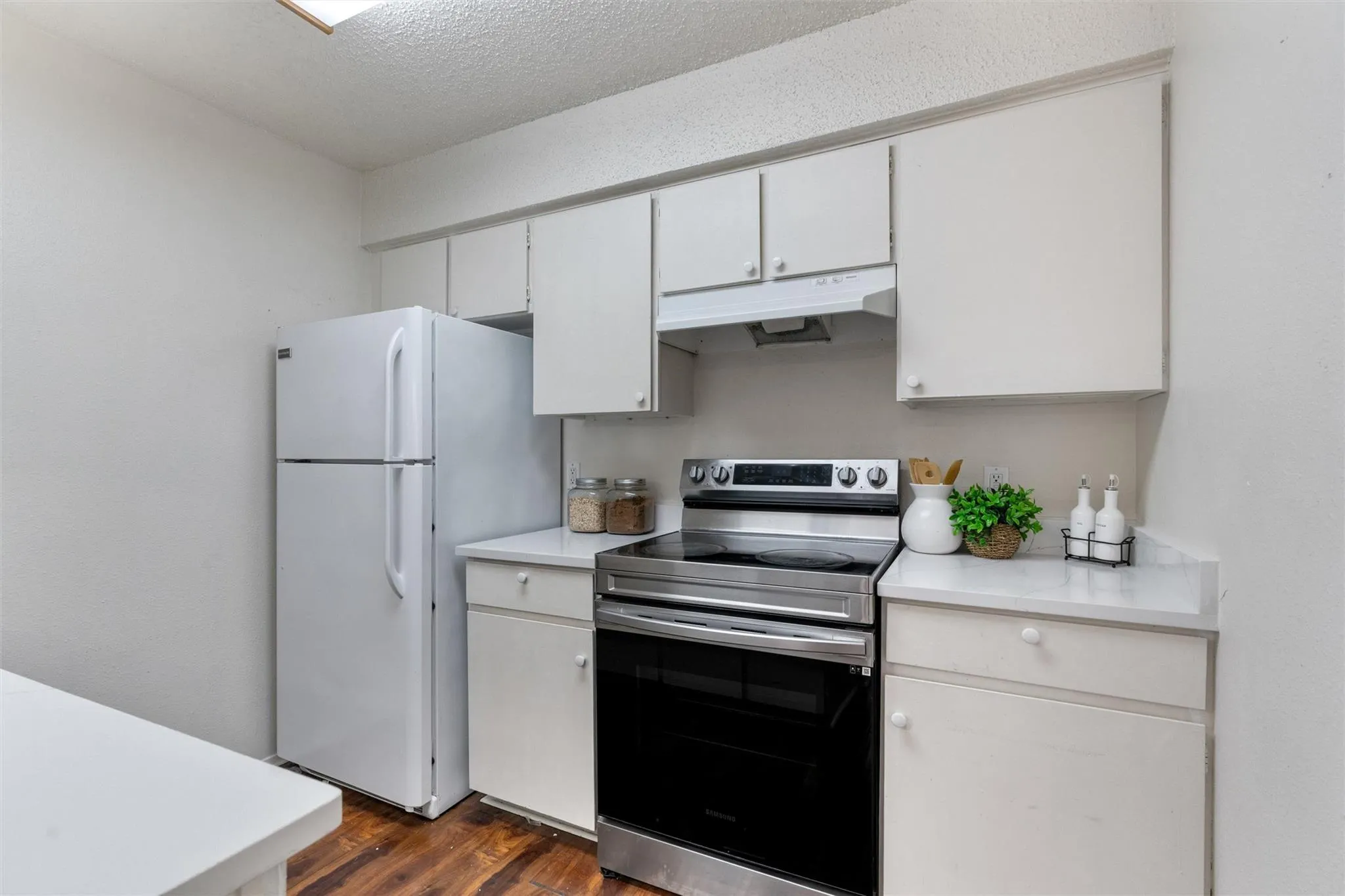Photo 5 of 6910 HART LN #203
