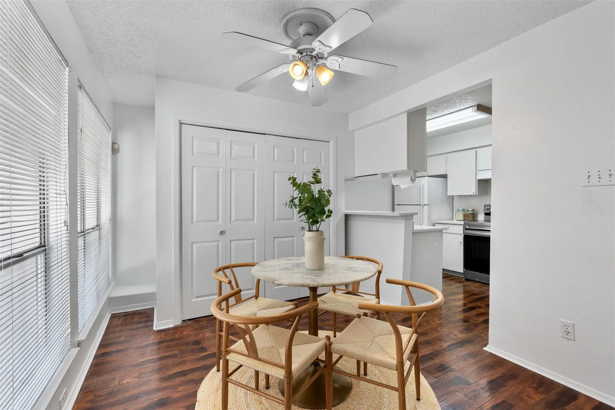 Photo 3 of 6910 HART LN #203