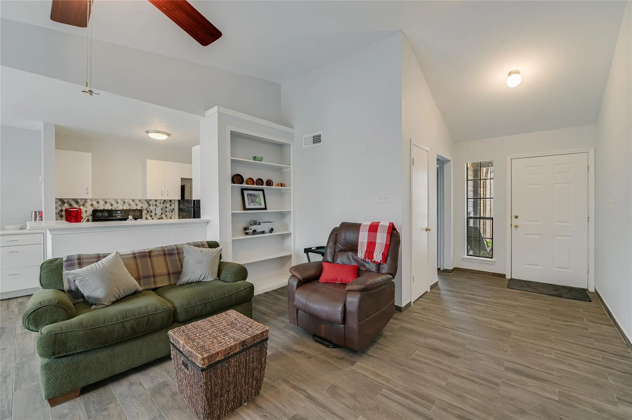Photo 3 of 1601 FARO DR #2403