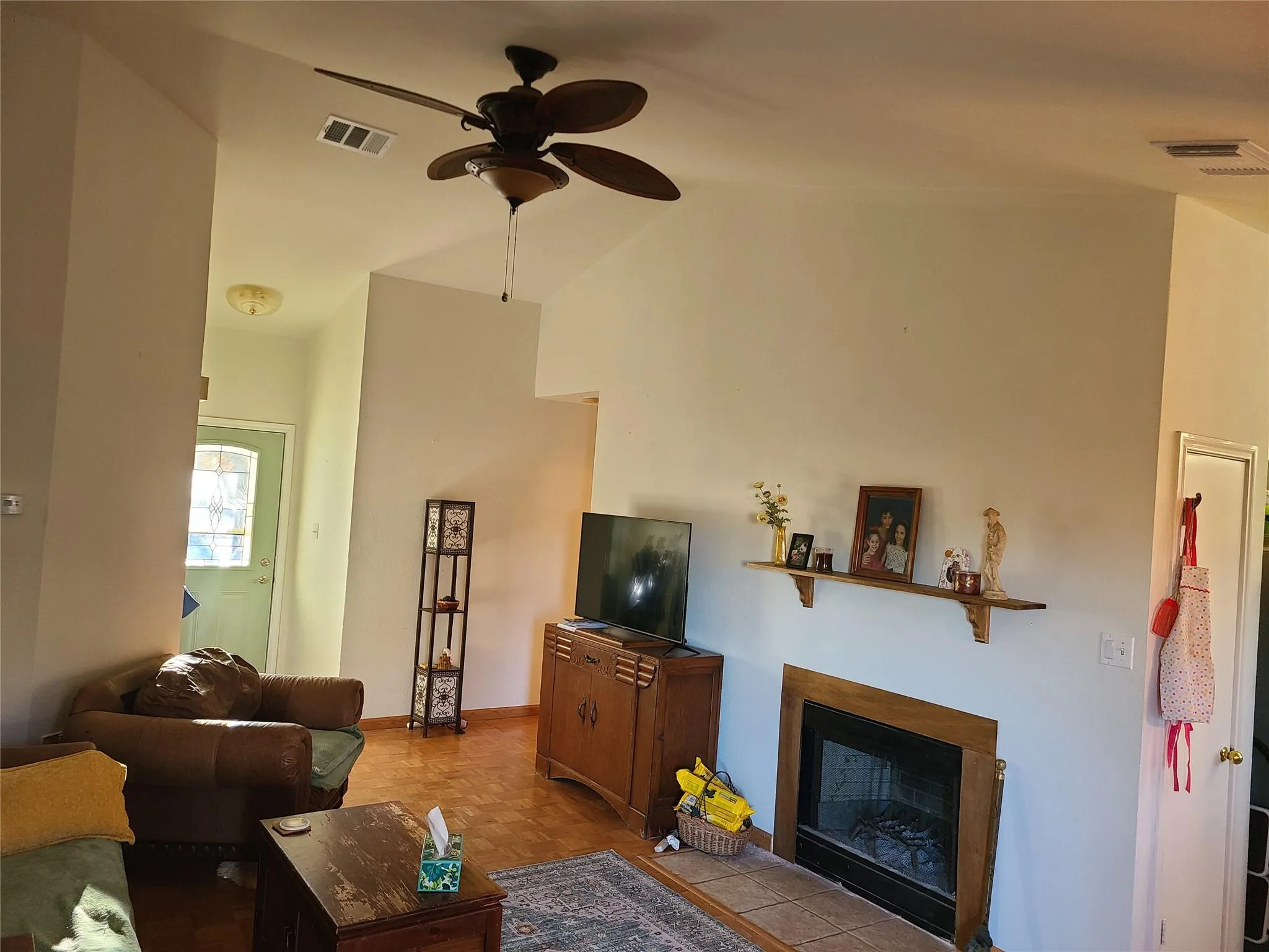 Photo 2 of 806 BLACK LOCUST DR