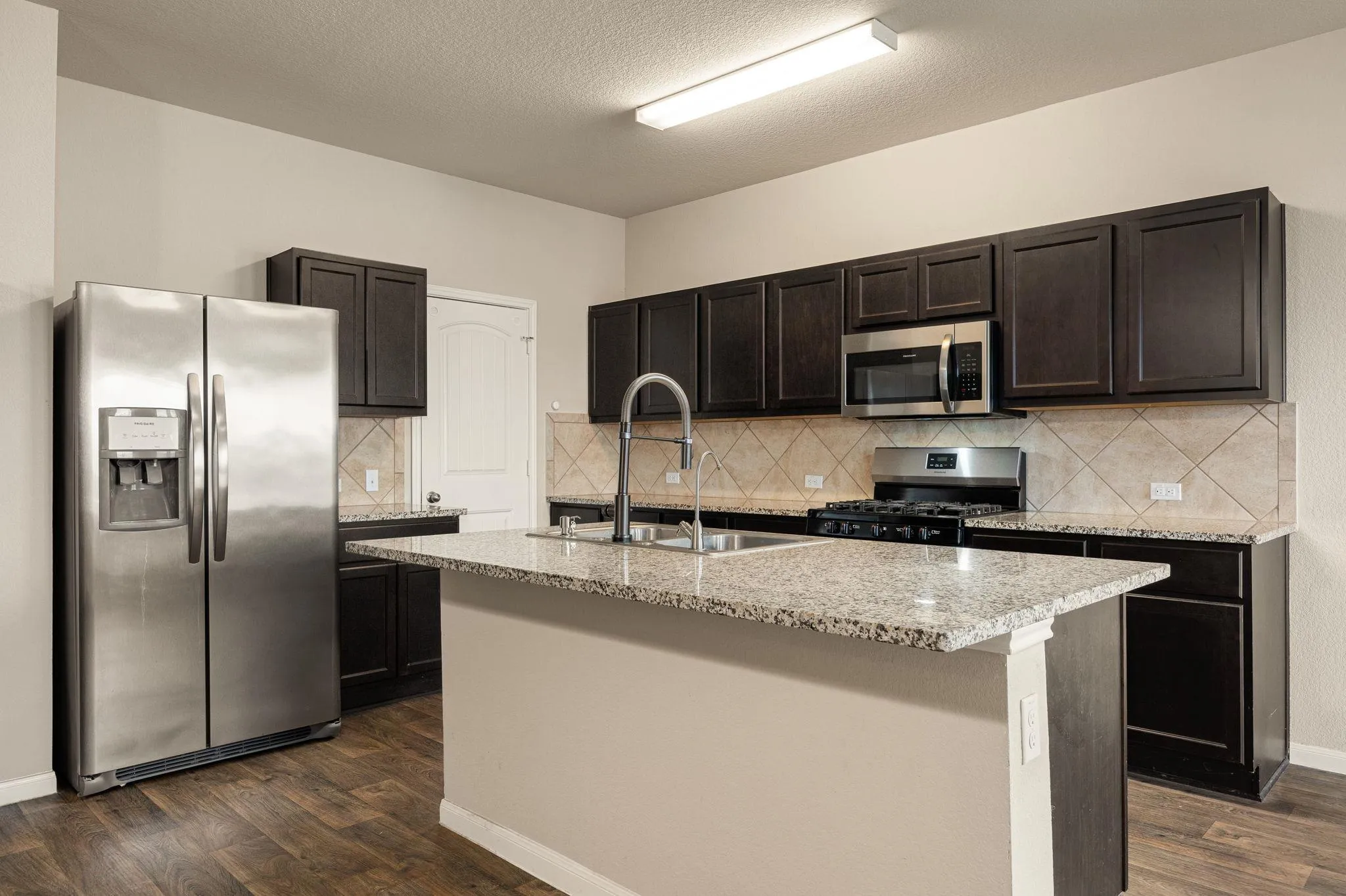 Photo 5 of 152 CIBOLO CREEK DR