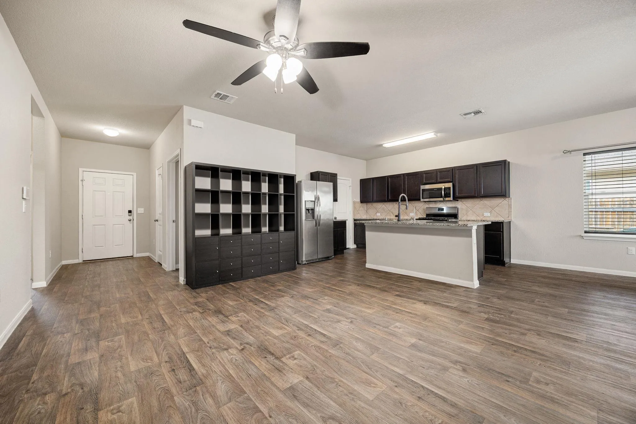 Photo 4 of 152 CIBOLO CREEK DR