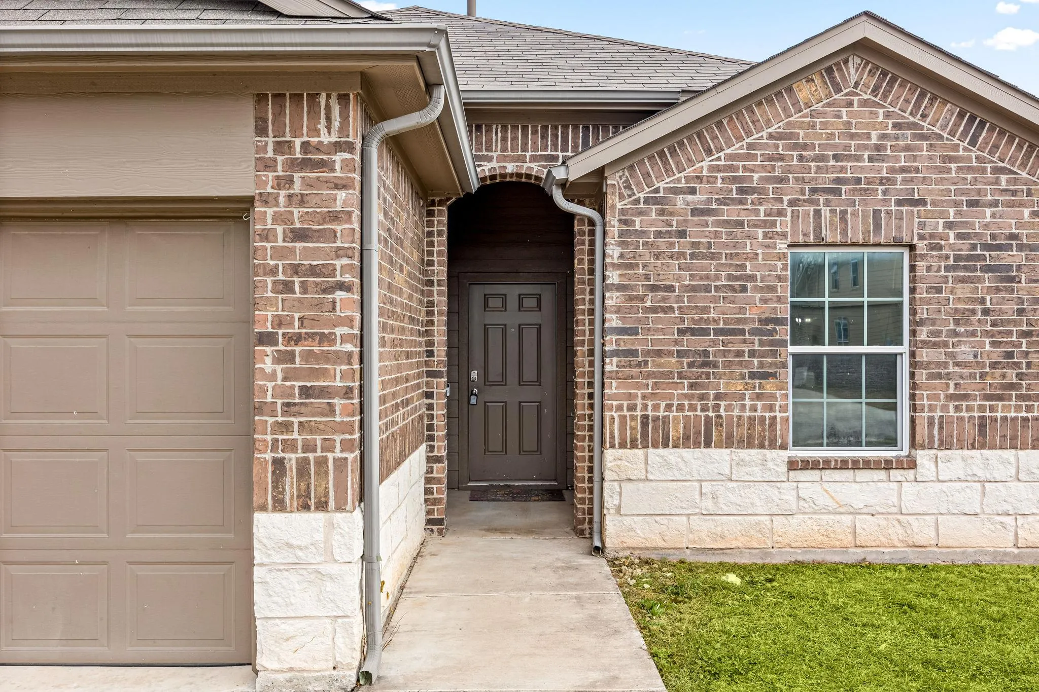 Photo 2 of 152 CIBOLO CREEK DR