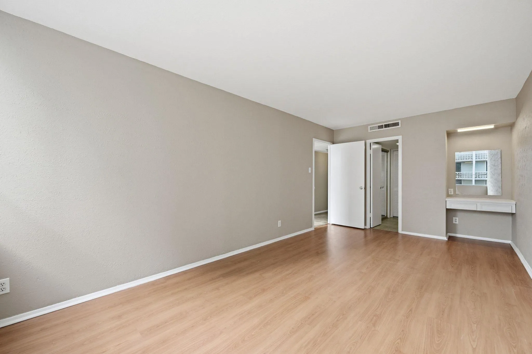 Photo 2 of 1800 LAVACA ST #515