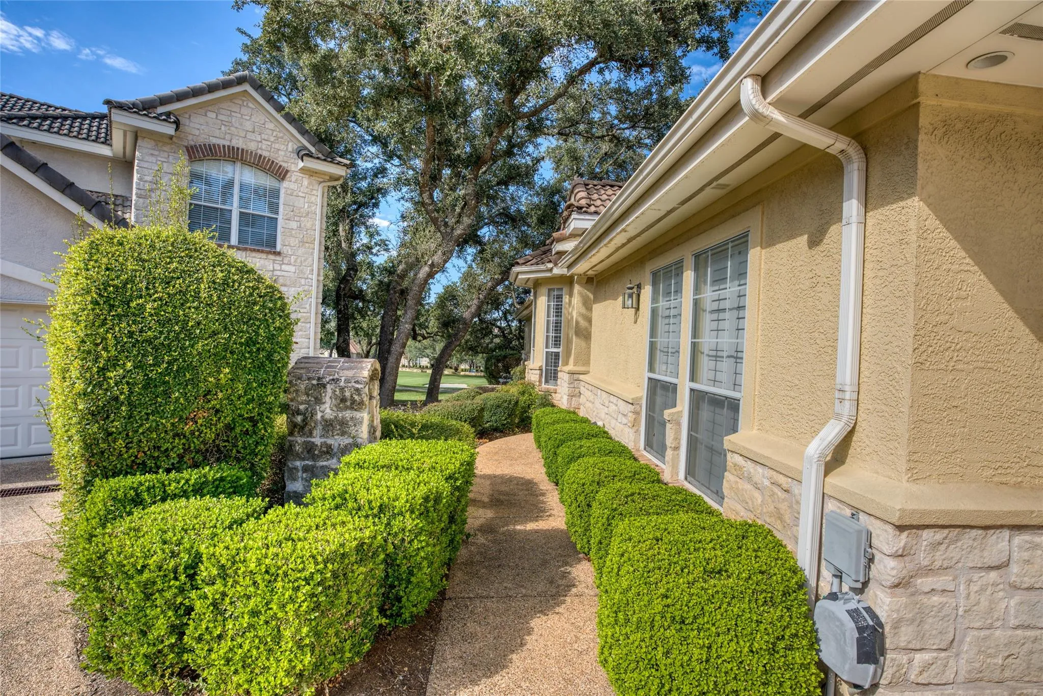 Photo 4 of 219 THE HILLS DR #5