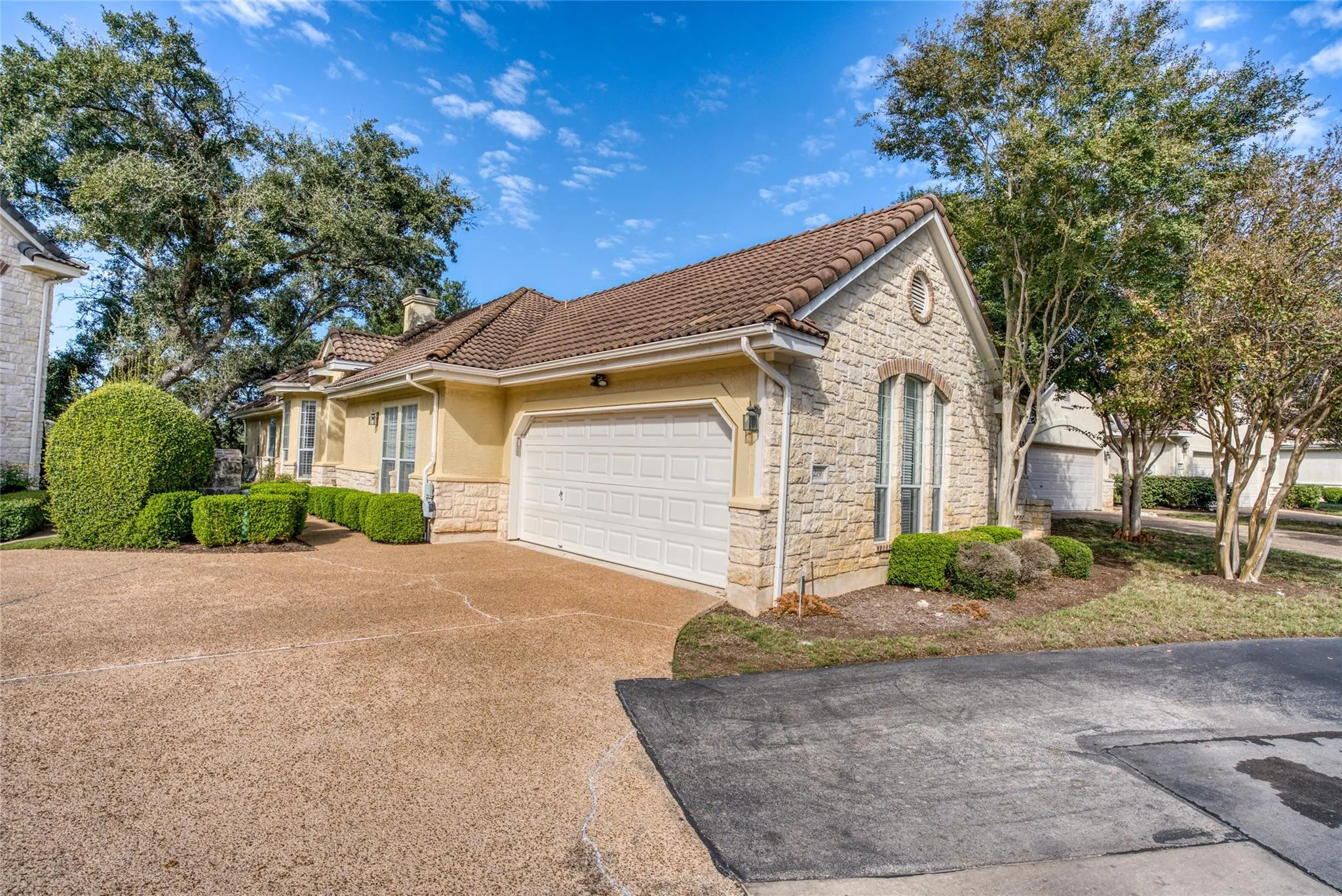 Photo 3 of 219 THE HILLS DR #5