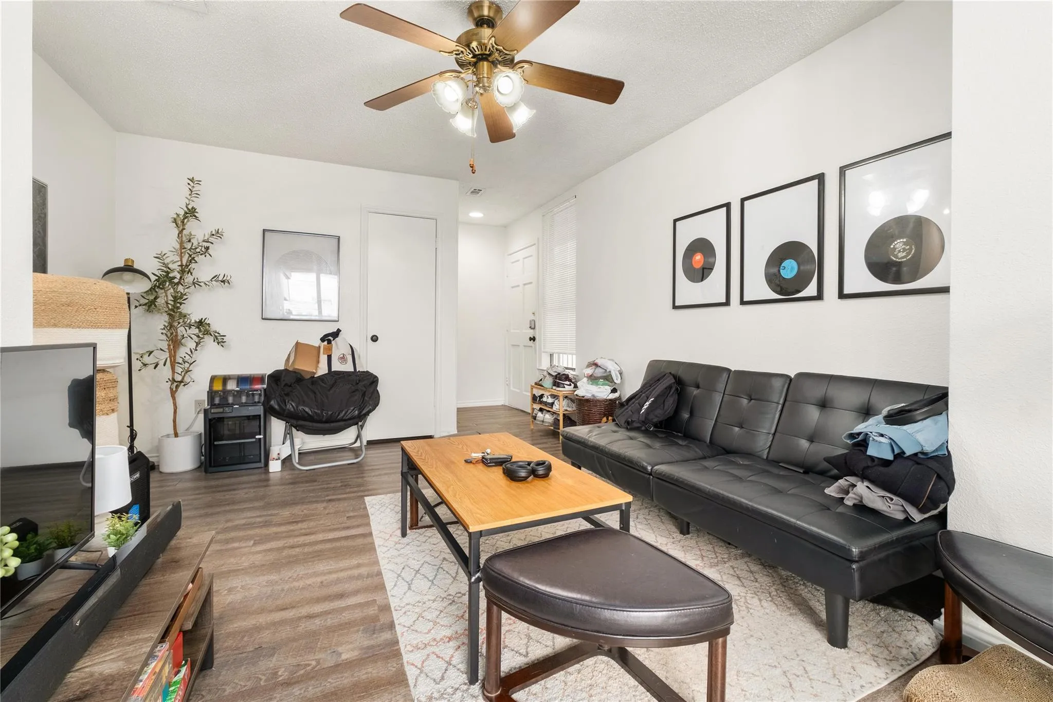 Photo 5 of 2409 LEON ST #307