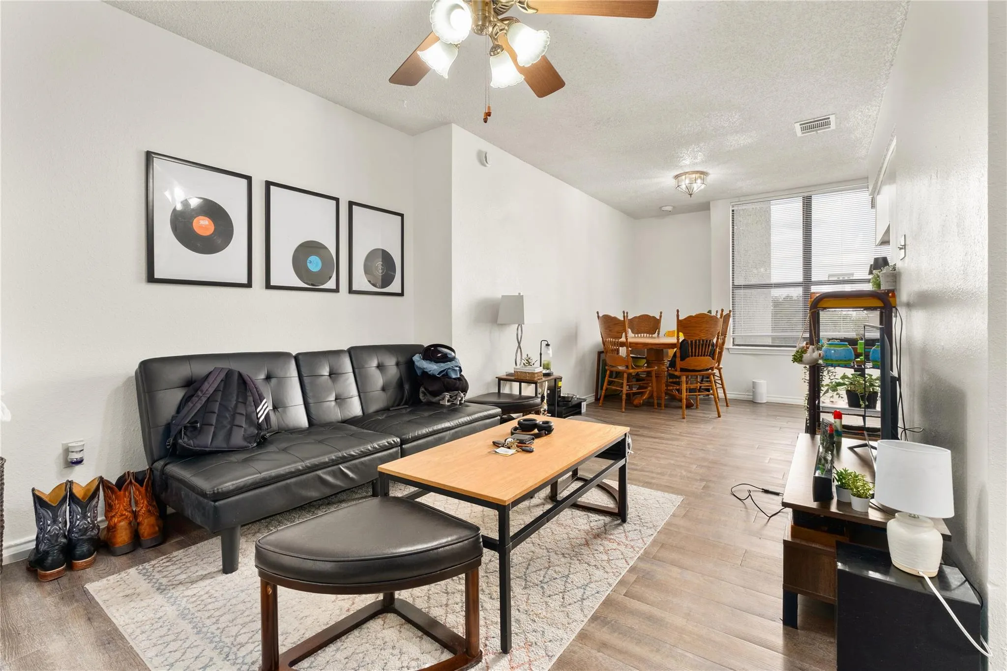 Photo 3 of 2409 LEON ST #307